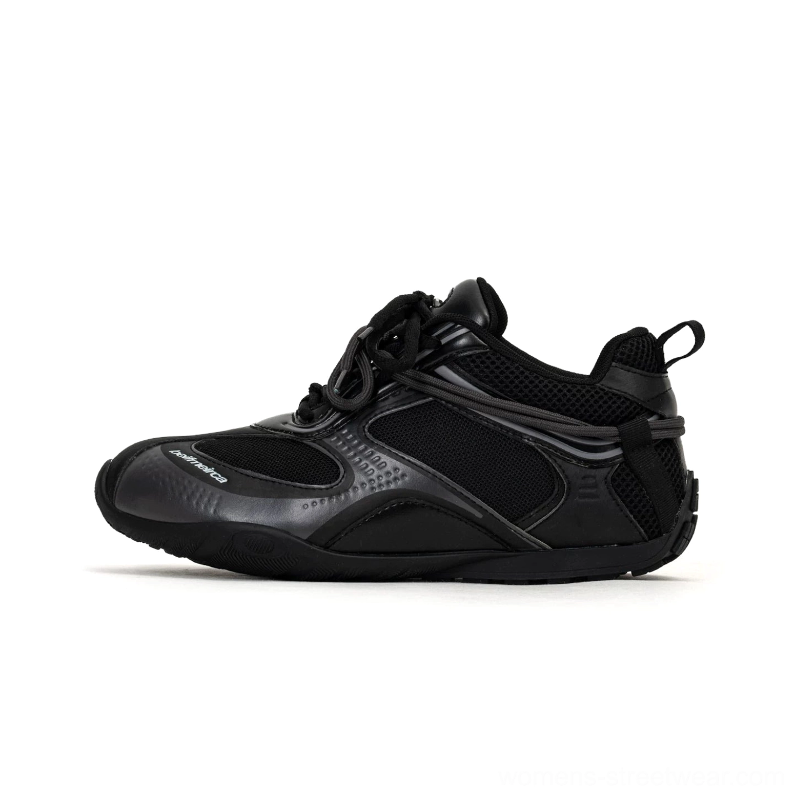 All-black retro low-top running shoes with matte and glossy leather-mesh upper, rear pull tab, lace-up design, and side text detail