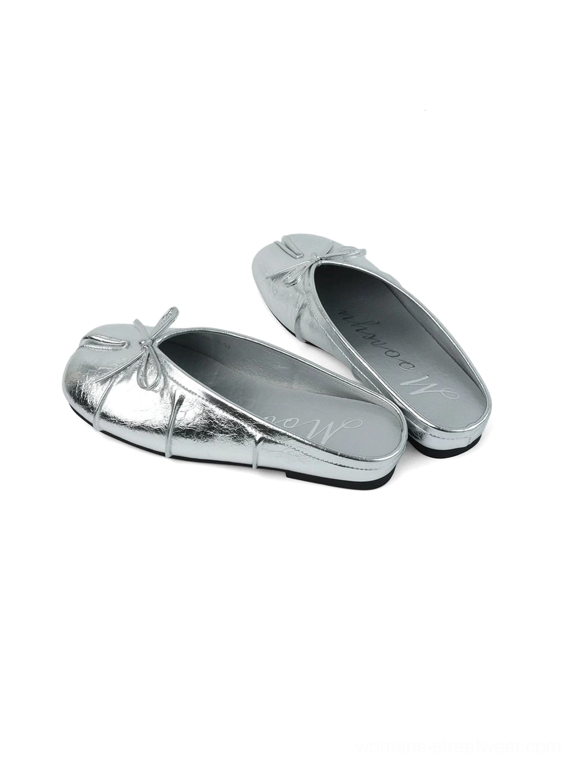 Backless slip-on tabi toe mules with flat rubber sole for relaxed women's everyday styling