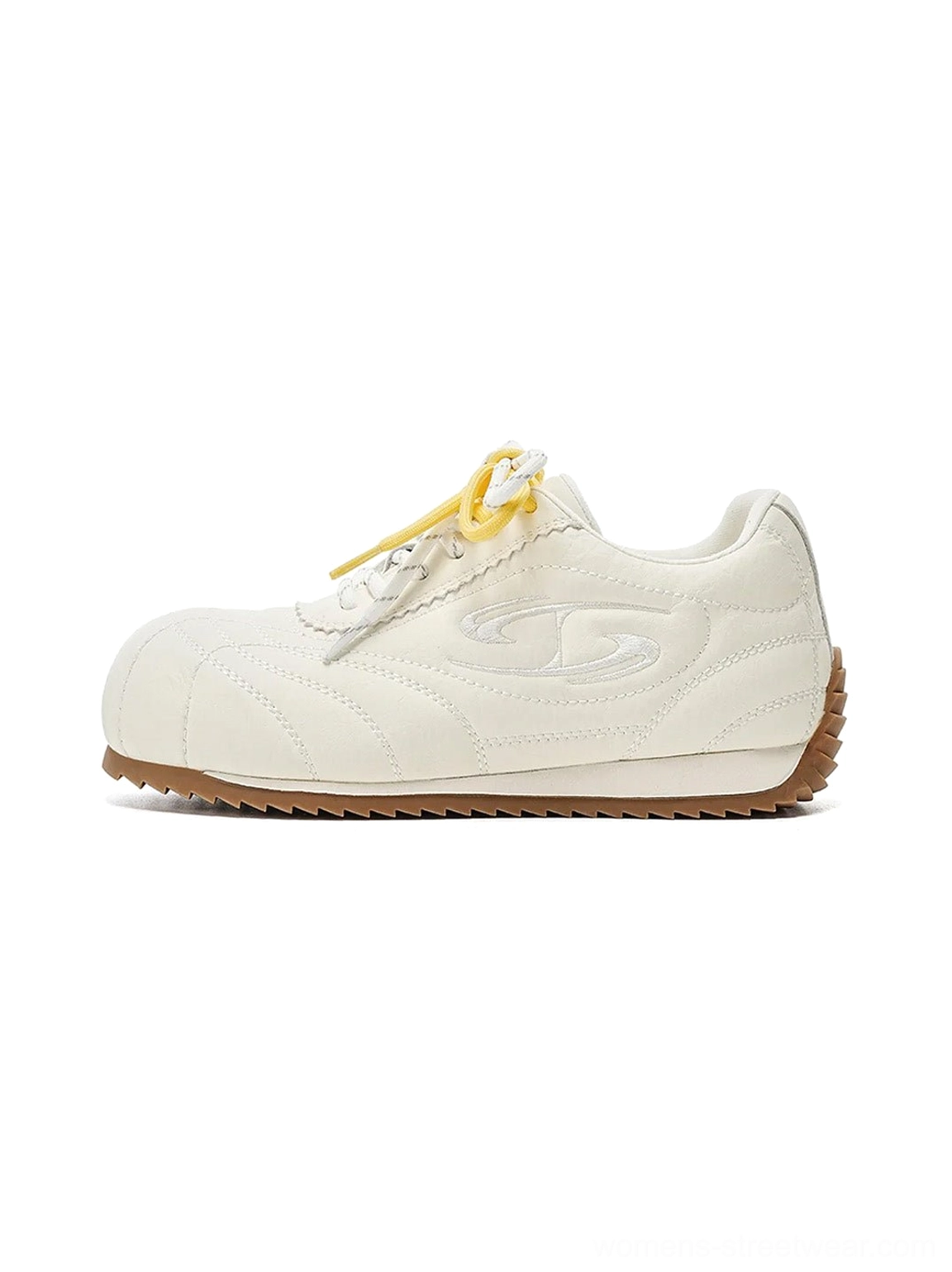 Beige double-lace low-profile retro streetwear trainers with yellow laces and gum rubber outsole front side studio view