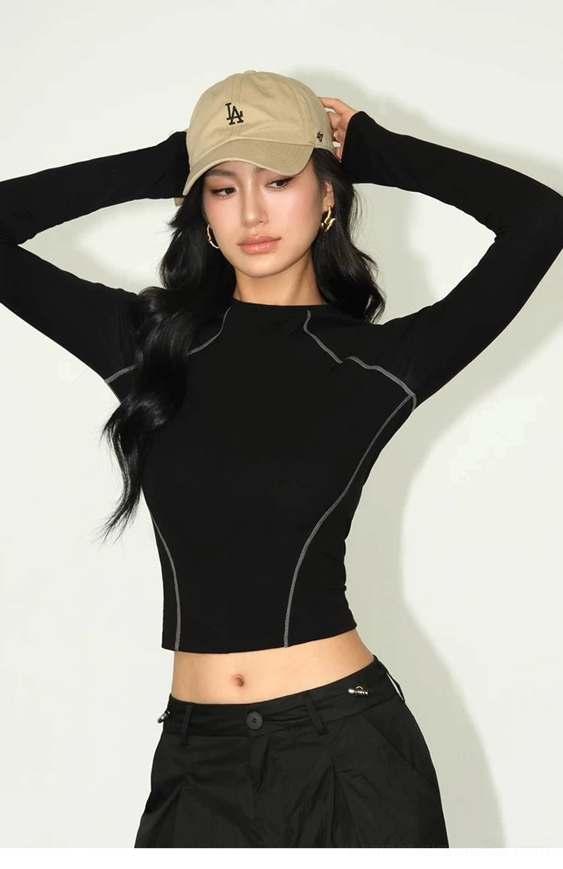 Black contrast stitch cropped tee slim fit sleeves khaki baseball cap black cargo pants streetwear look