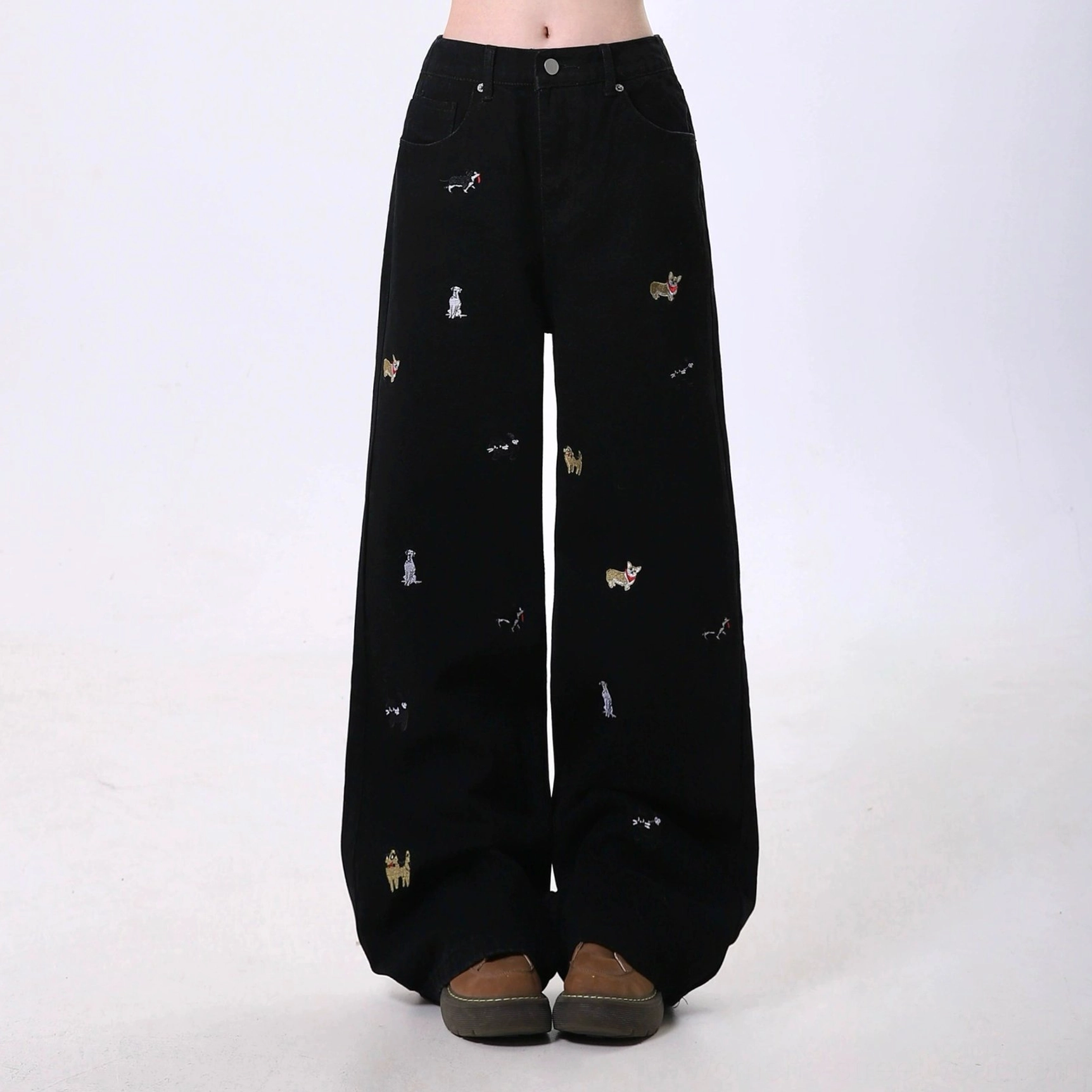 Black dog embroidered high waisted wide leg streetwear jeans straight front view with relaxed full length fit