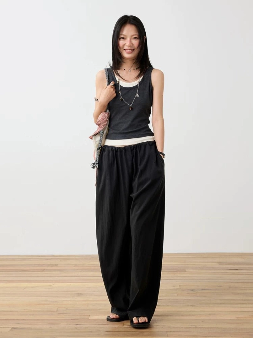 Black contrast layered scoop neck fitted streetwear tank top paired with wide leg black pants