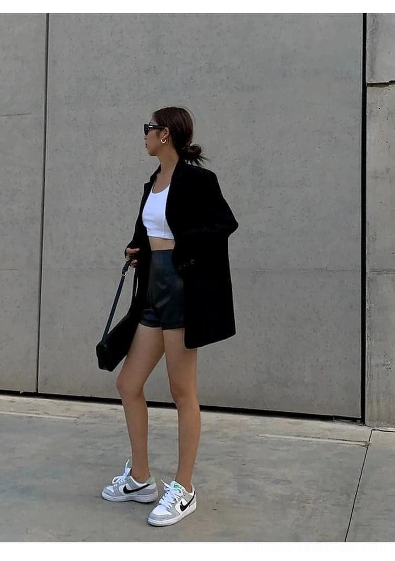 Black oversized blazer Gen Z fashion aspirational K-streetwear global Korean style influence