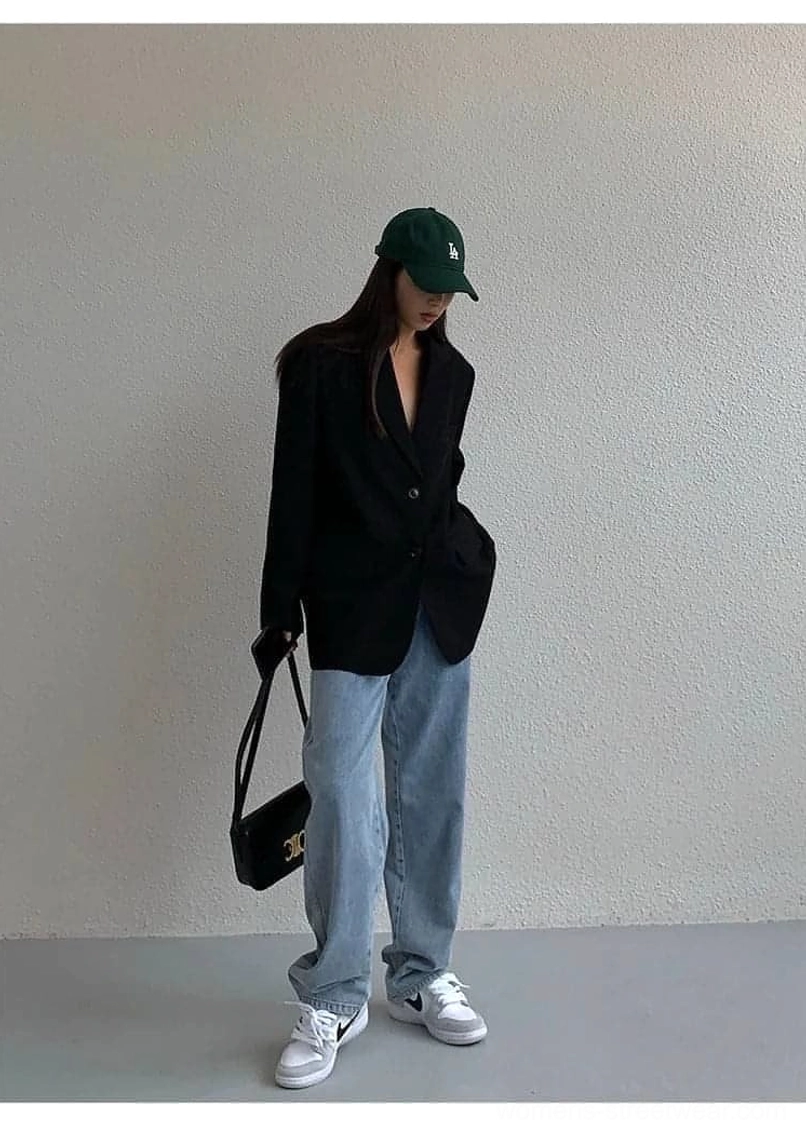 Black oversized blazer Korean streetwear styling three-quarter body view minimal aesthetic