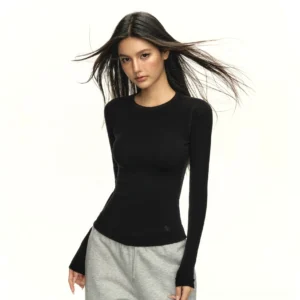 Black sculpted ribbed thumbhole crew neck long sleeve top worn in a slim fit streetwear outfit
