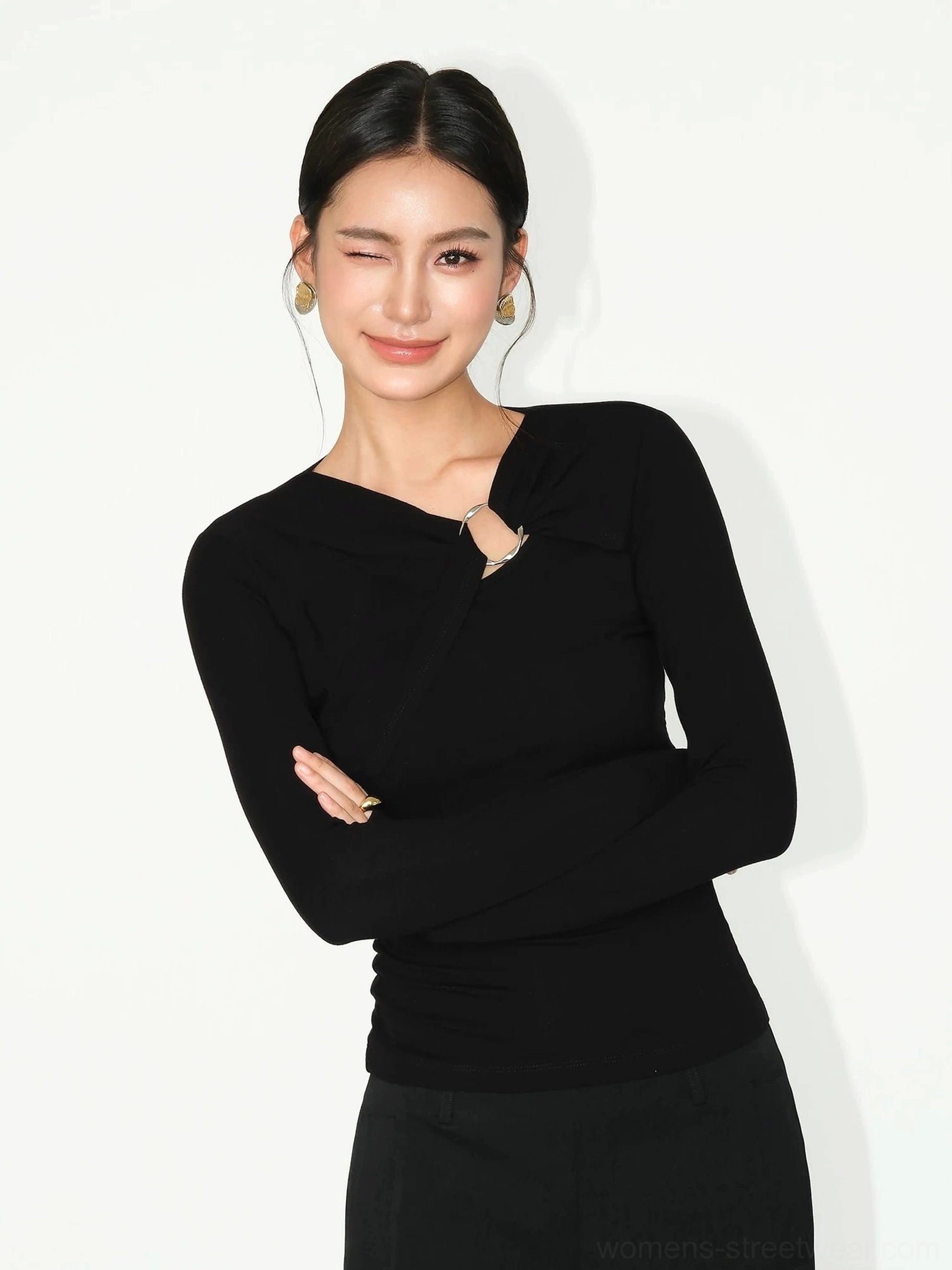 Black twist front ring detail knit top with fitted long sleeves and modern Korean streetwear silhouette