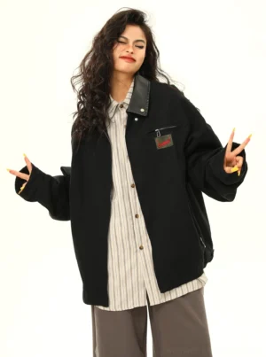 Black vintage cargo work jacket half-body front view showing chest zipper pocket, relaxed sleeves, contrast collar, and modern Korean streetwear styling