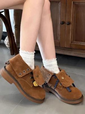 Brown suede-look tassel ankle boots worn with white ruffled socks in a vintage indoor setting, showing relaxed Korean streetwear styling