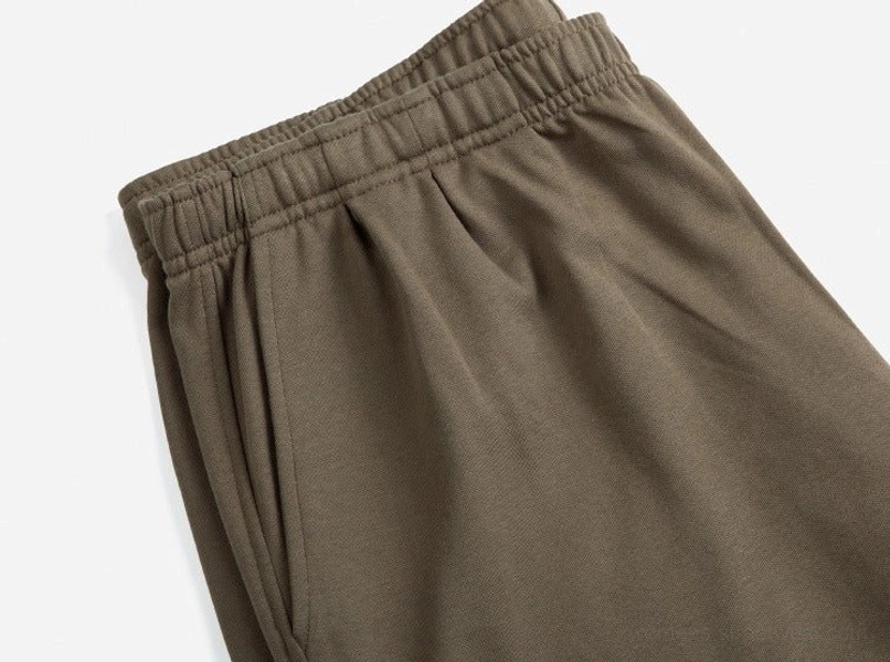 Casual cotton blend shorts with modern urban proportions and flexible styling for everyday streetwear wardrobes