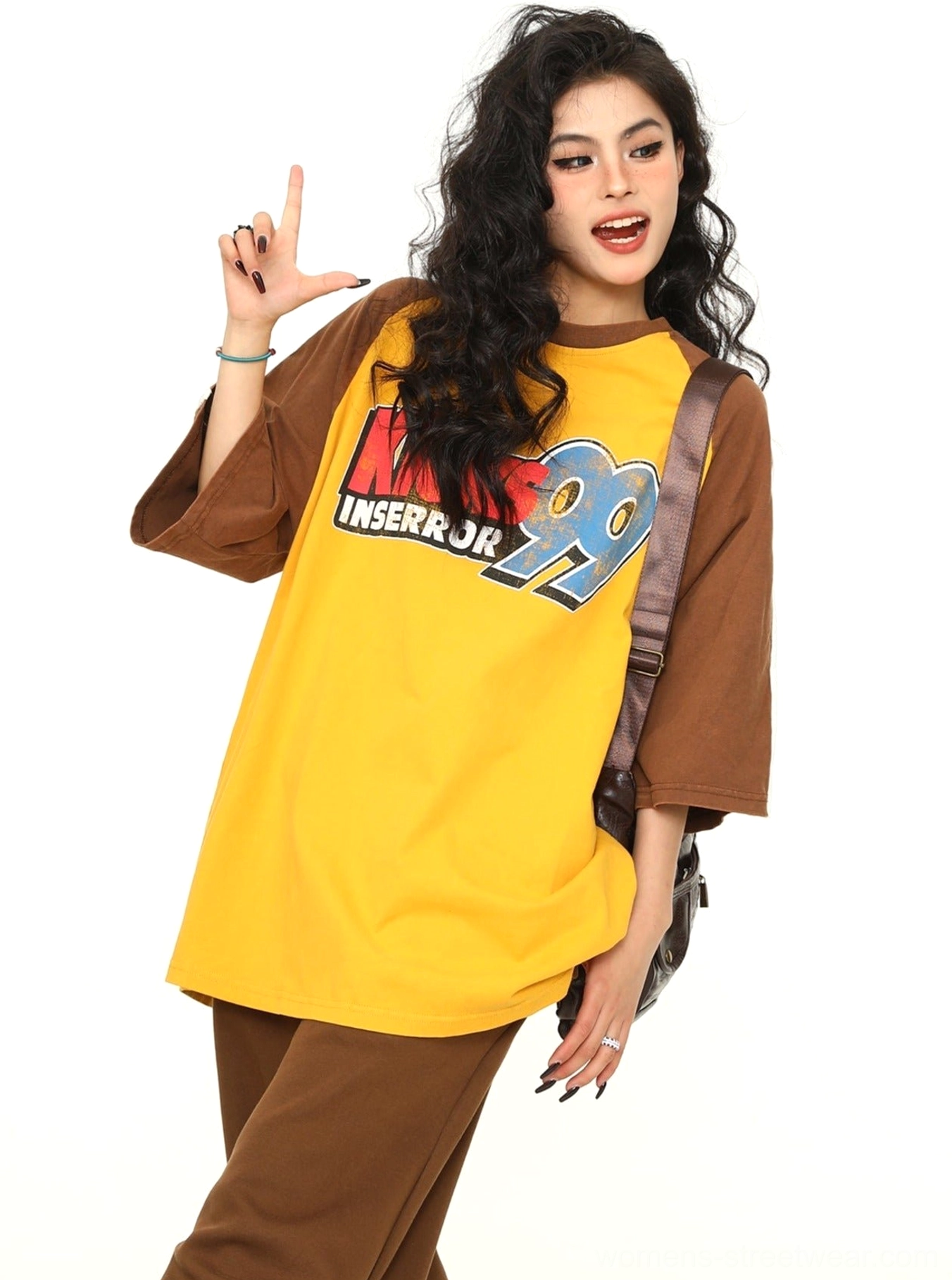 Casual varsity raglan T-shirt with vintage sportswear influence and an oversized streetwear fit