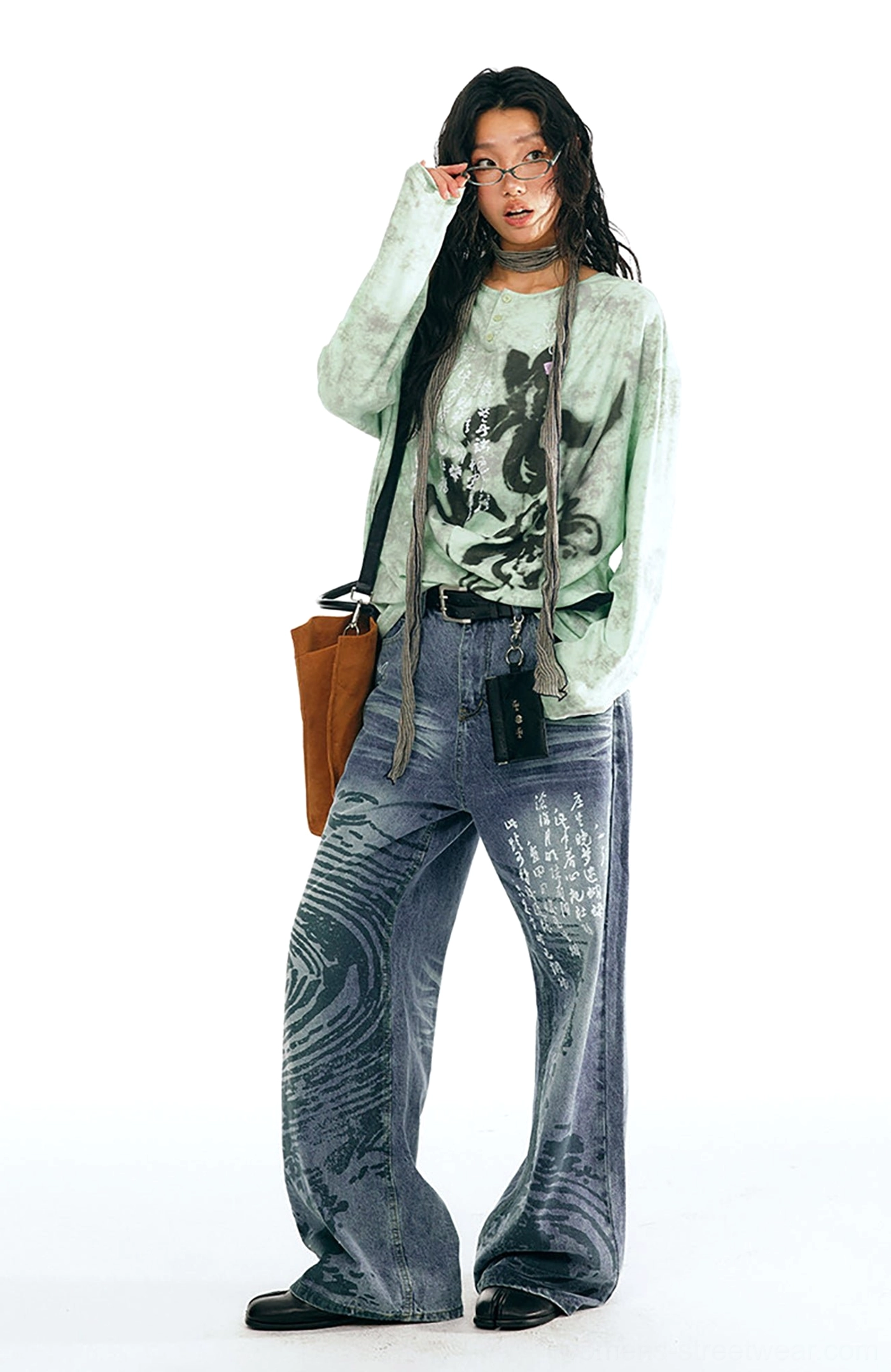 Front full-body Korean streetwear look with Chinese calligraphy wave print wide straight-leg washed indigo jeans