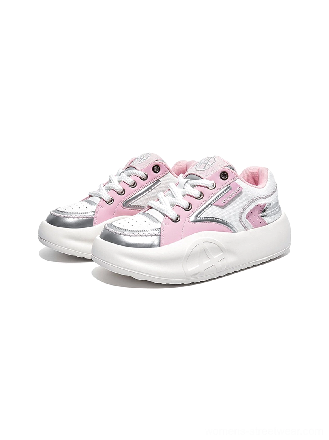 Chunky pastel runner sneakers with metallic accents breathable upper and elevated sole for Seoul-inspired everyday outfits