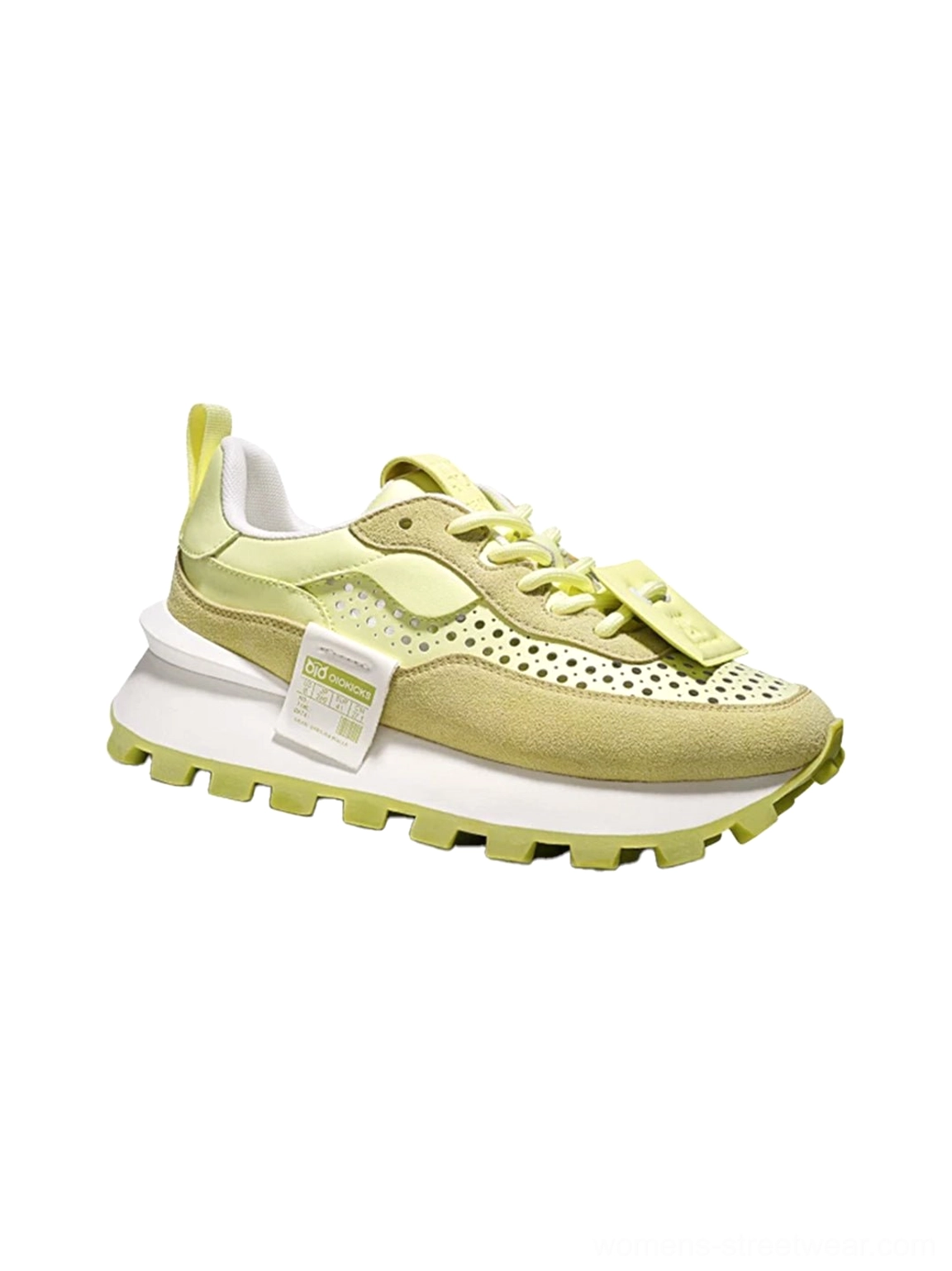 Chunky platform streetwear shoes with breathable perforated leather upper and adjustable lace-up front