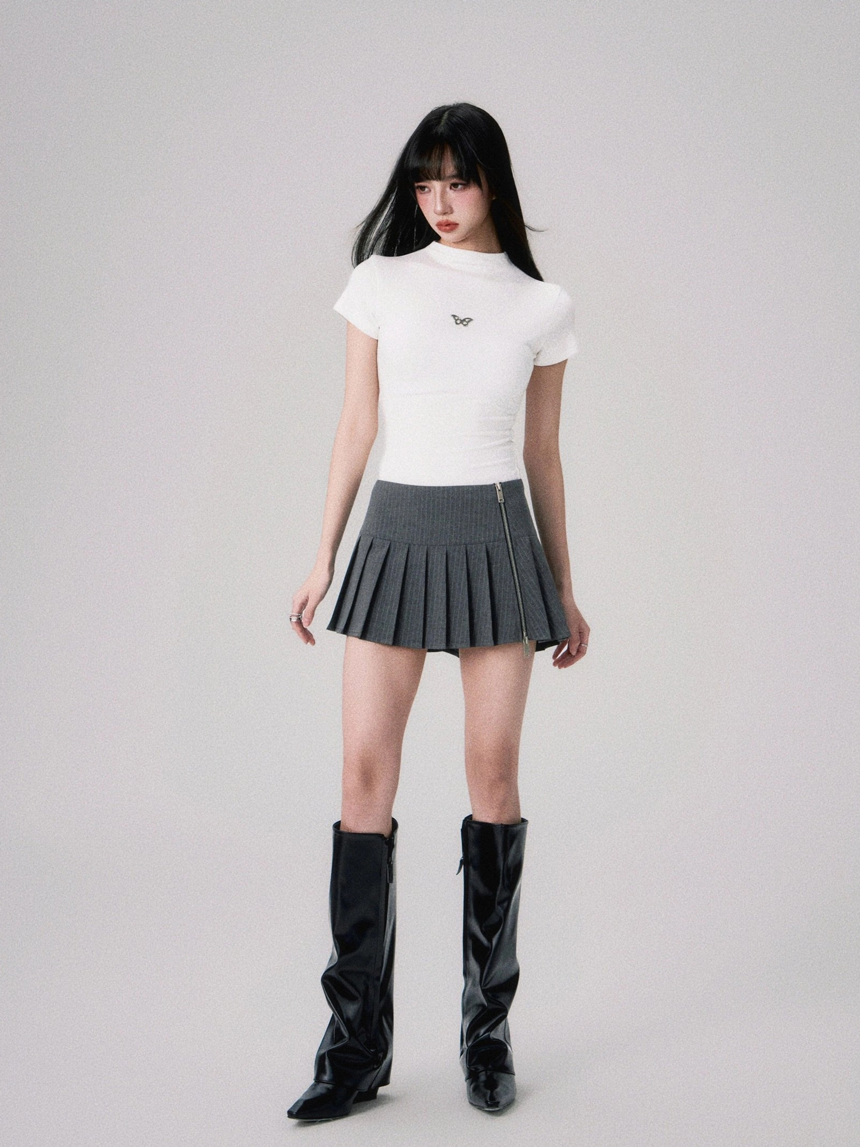 Contemporary fitted butterfly crop top for women suitable for layered Seoul street fashion outfits