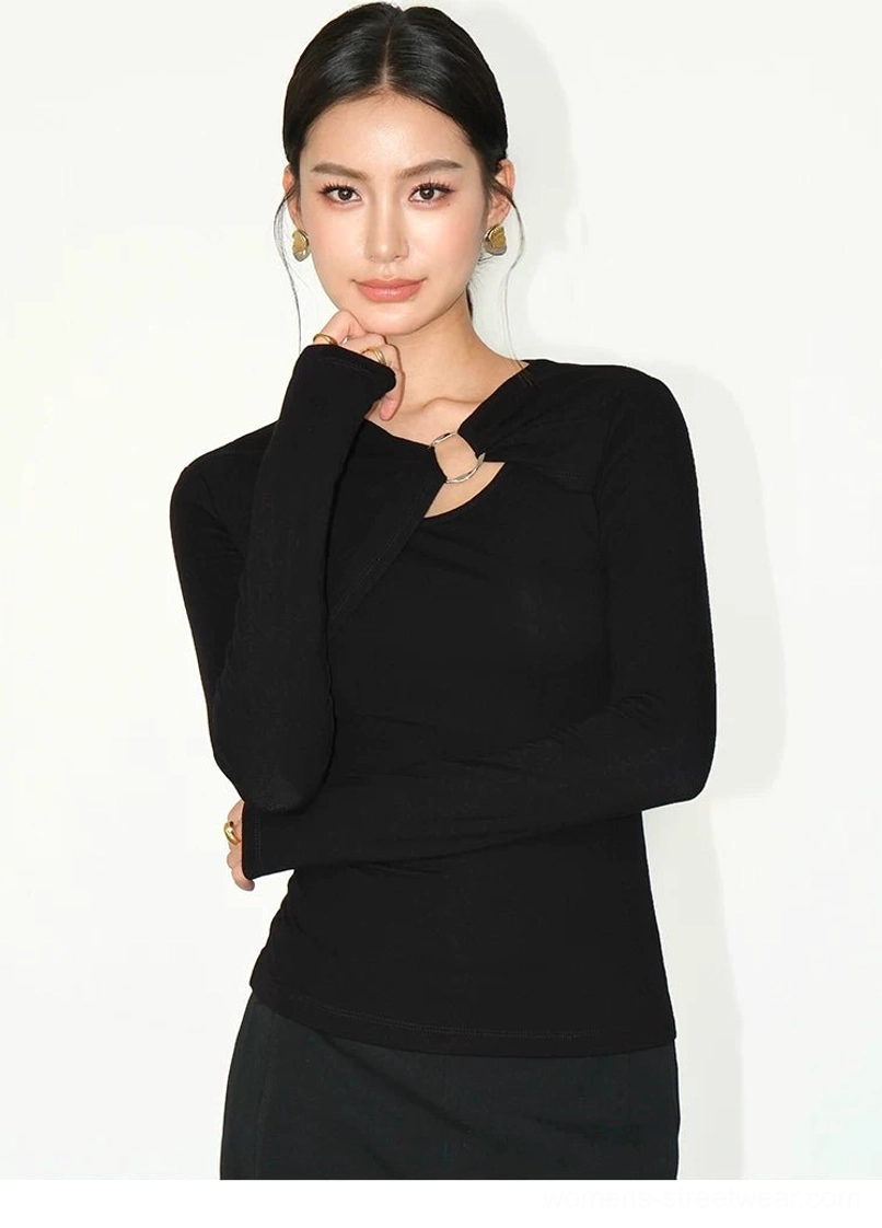 Contemporary twist front fitted knit top with metallic hardware for elevated casual streetwear