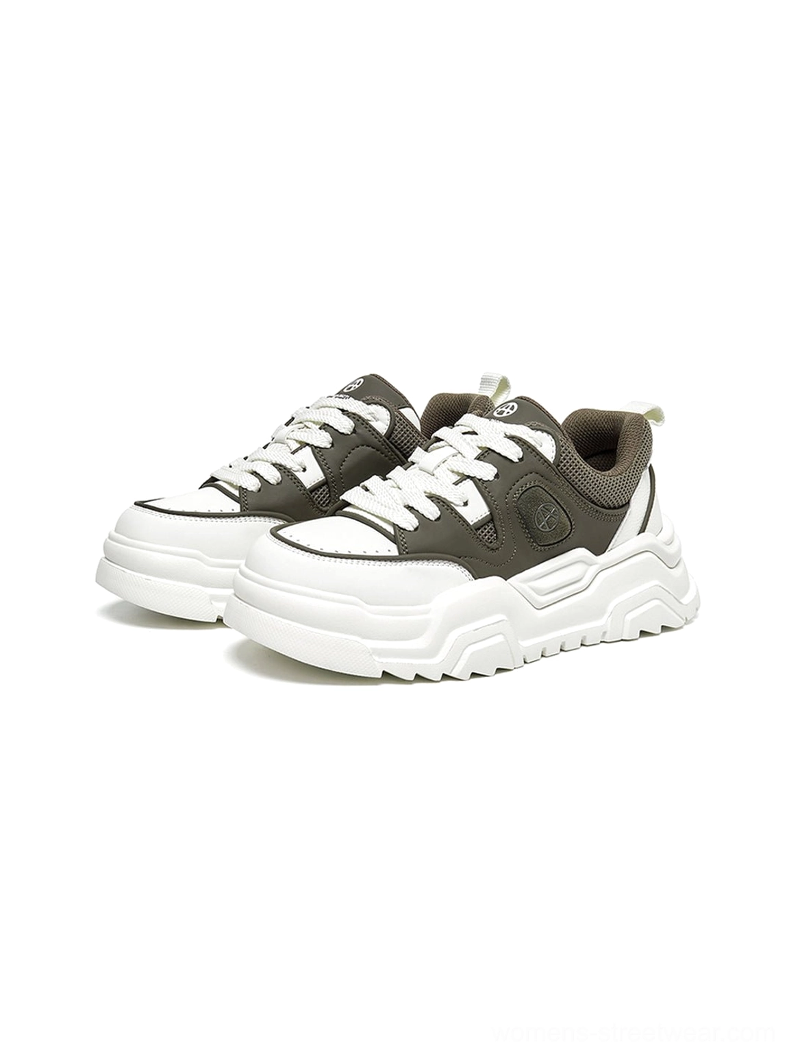 Contrast cutout lug sole platform sneakers deep lug outsole view