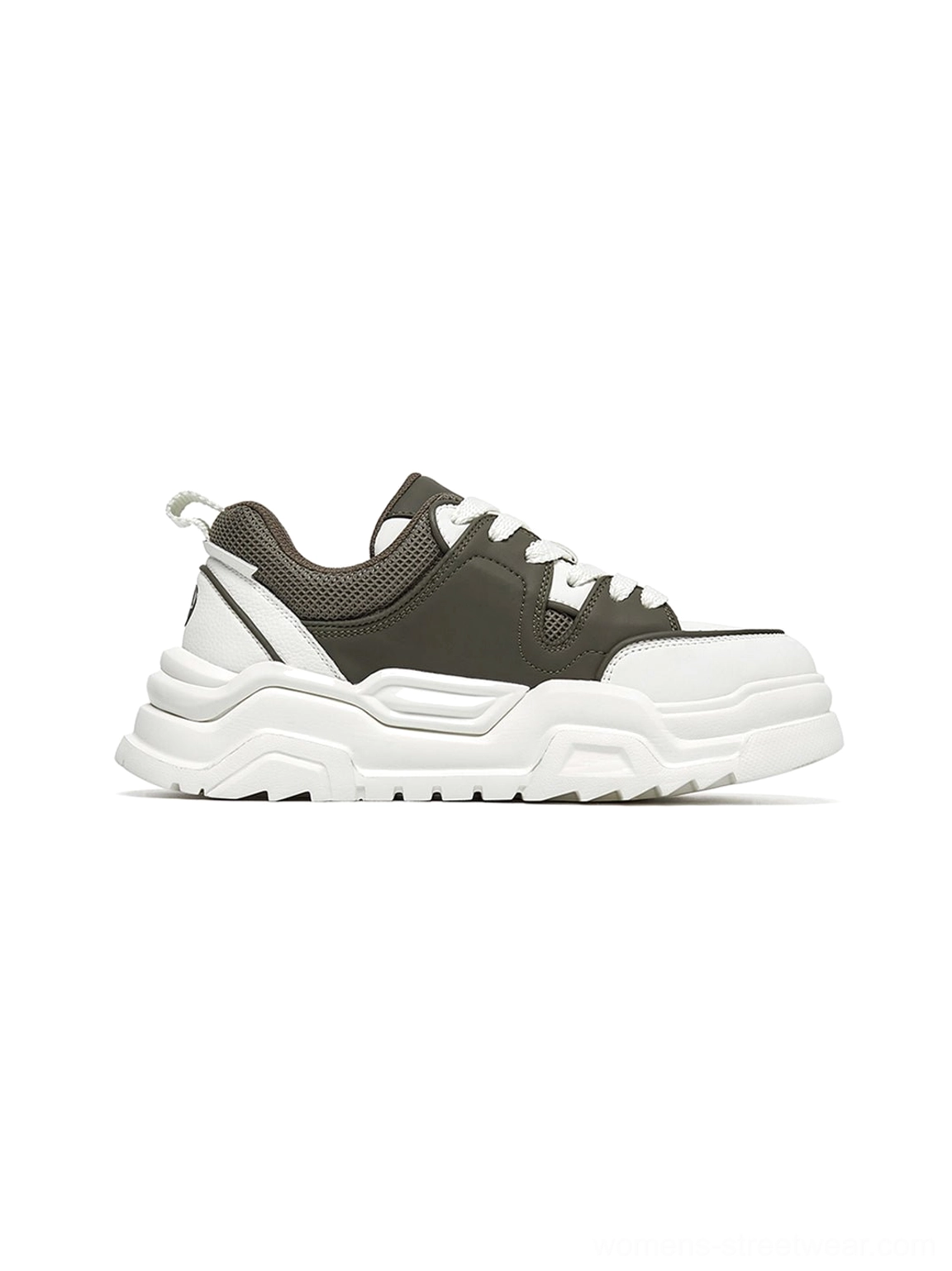 Contrast cutout lug sole platform sneakers elevated chunky silhouette