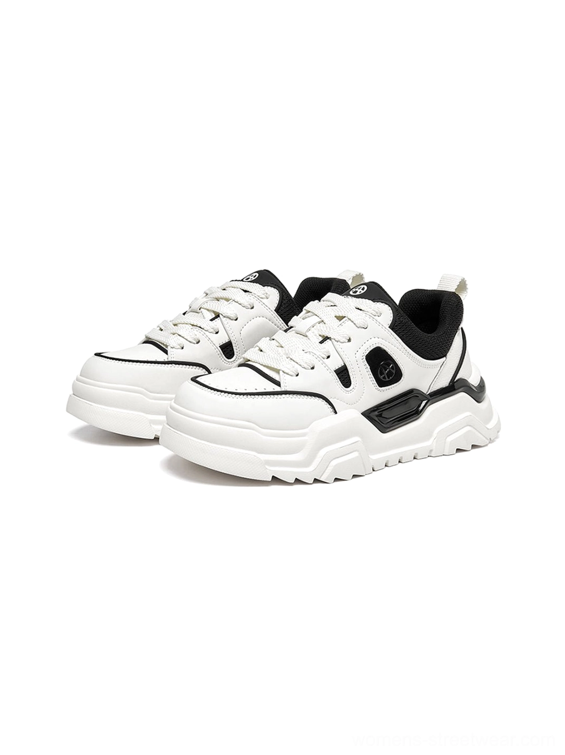 Contrast cutout lug sole platform sneakers layered upper close-up