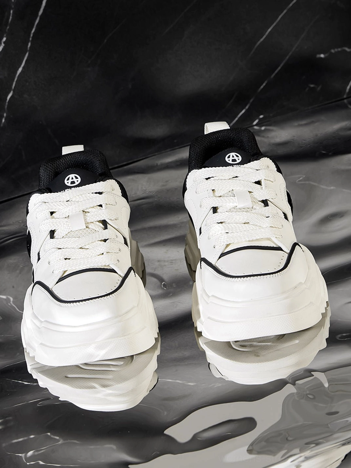 Contrast cutout lug sole platform sneakers product detail view