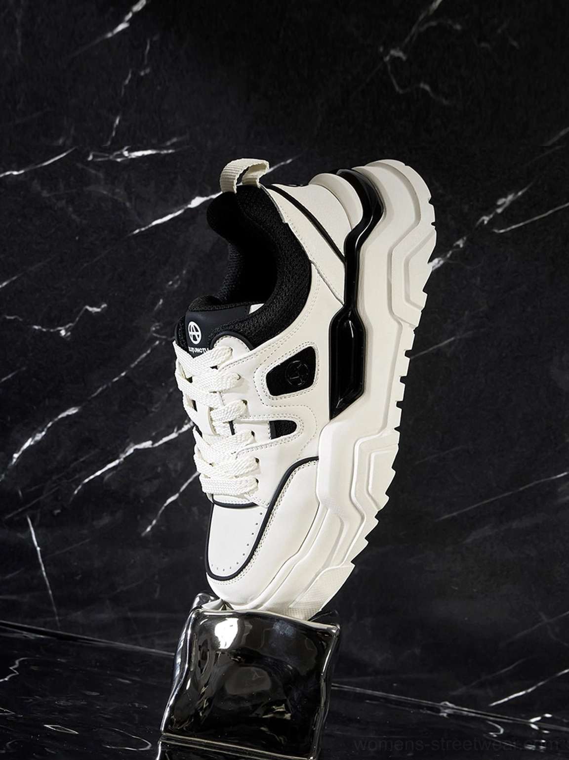 Contrast cutout lug sole platform sneakers streetwear footwear detail