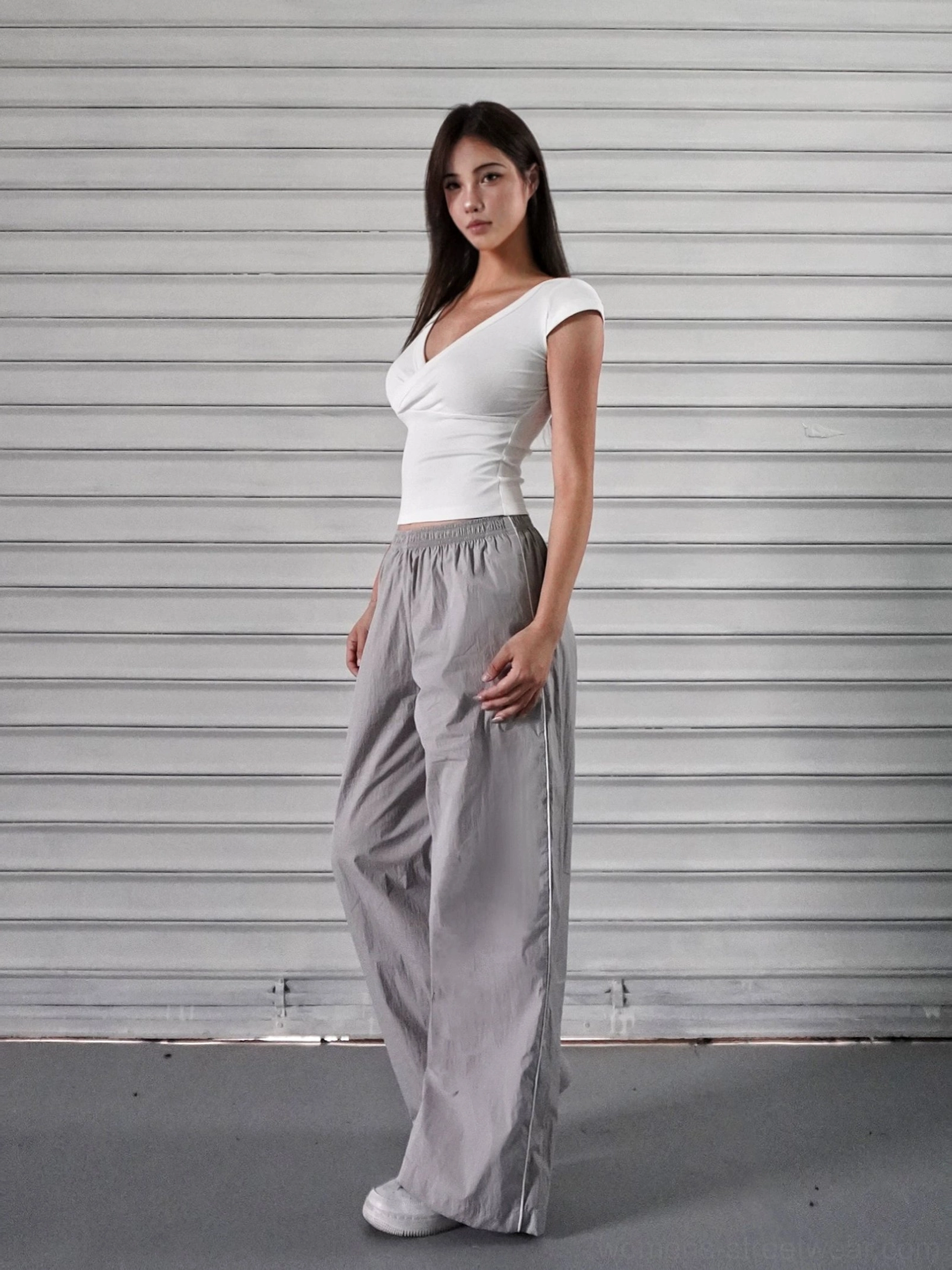 Cotton linen low-rise wide-leg cargo pants with elasticated waist and contemporary utility-inspired streetwear styling