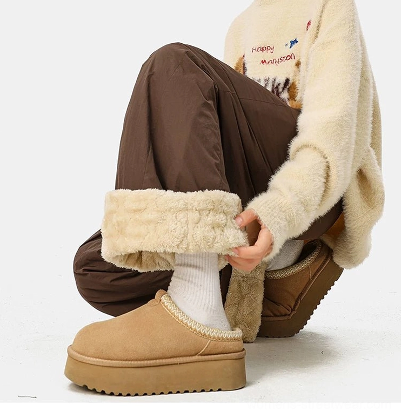 Cozy wide-leg pants for contemporary streetwear outfits, featuring a crinkled shell and fleece-lined convertible cuffs