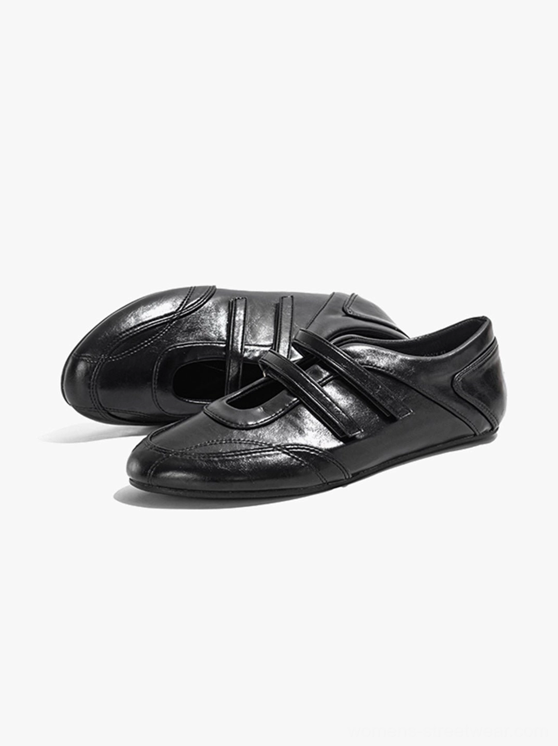 Crisscross strap leather-look flats for women with low-cut vamp and streetwear-inspired silhouette