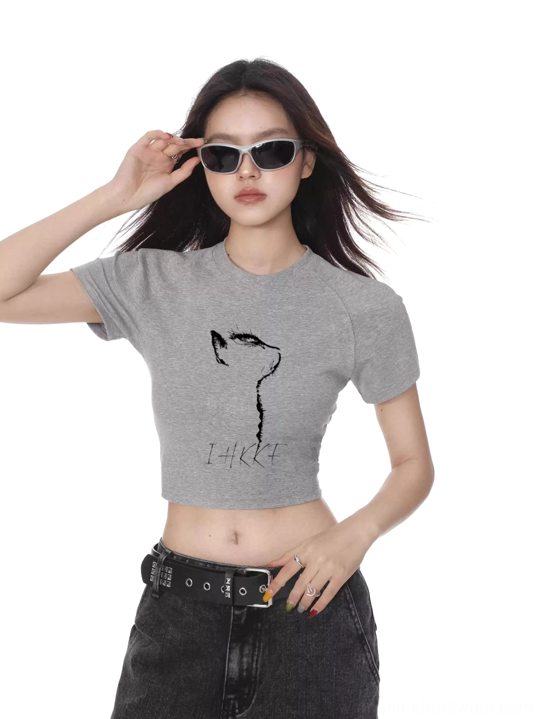 Cropped cat print fitted tee with graphic lettering for wide leg trousers and modern Seoul street styling