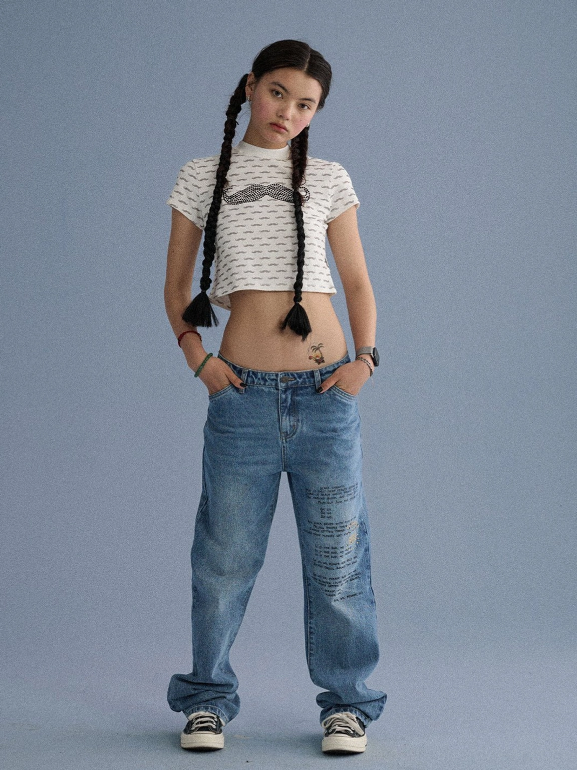 Cropped short-sleeve mustache print tee styled with relaxed blue denim for casual Korean street fashion