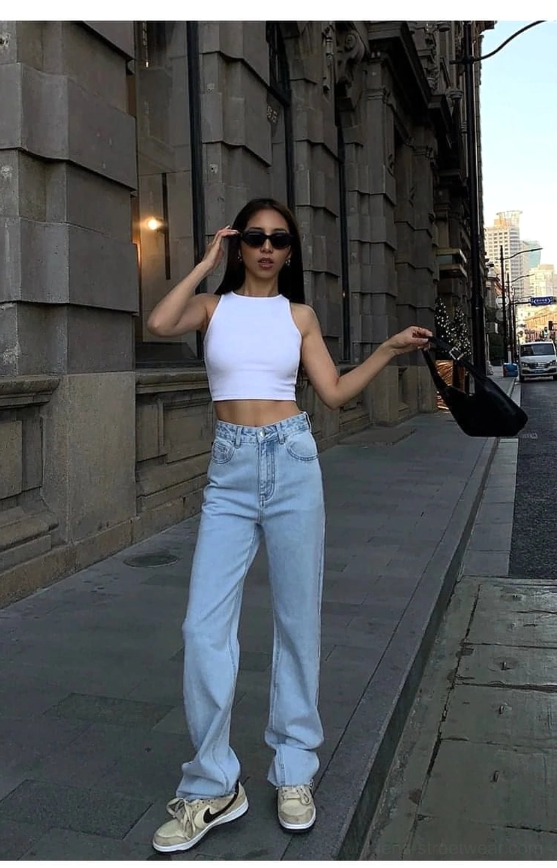 Cropped ribbed knit tank top sizing detail - available in sizes S M L with precise measurements for optimal fit and silhouette on different body types