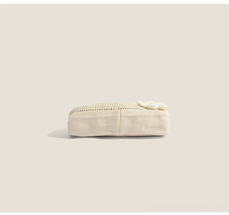 Daisy crochet hobo shoulder bag in khaki and off white with lightweight woven texture for Korean streetwear styling