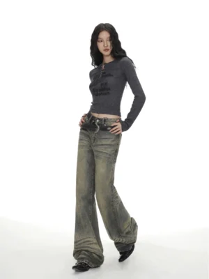 Dark gray fitted graffiti letter print long sleeve Henley crop top styled with flared jeans front view
