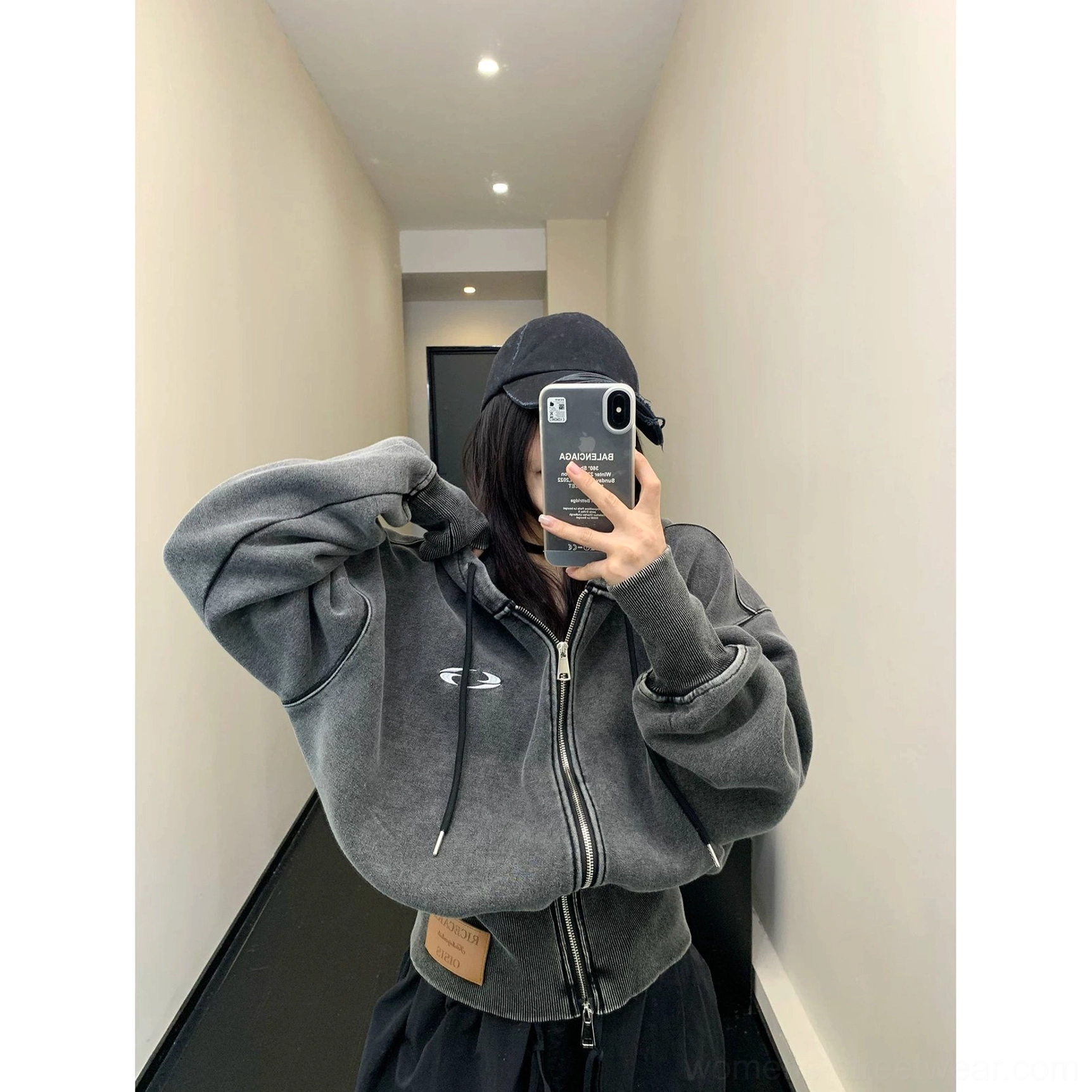 Front mirror styling view of a dark gray oversized cropped zip hoodie with relaxed sleeves, vintage wash, and casual Y2K streetwear proportions