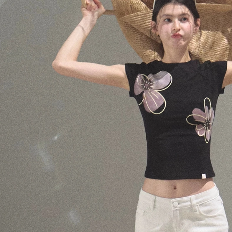 Deep black floral graphic fitted cropped tee with a sleek Korean streetwear silhouette