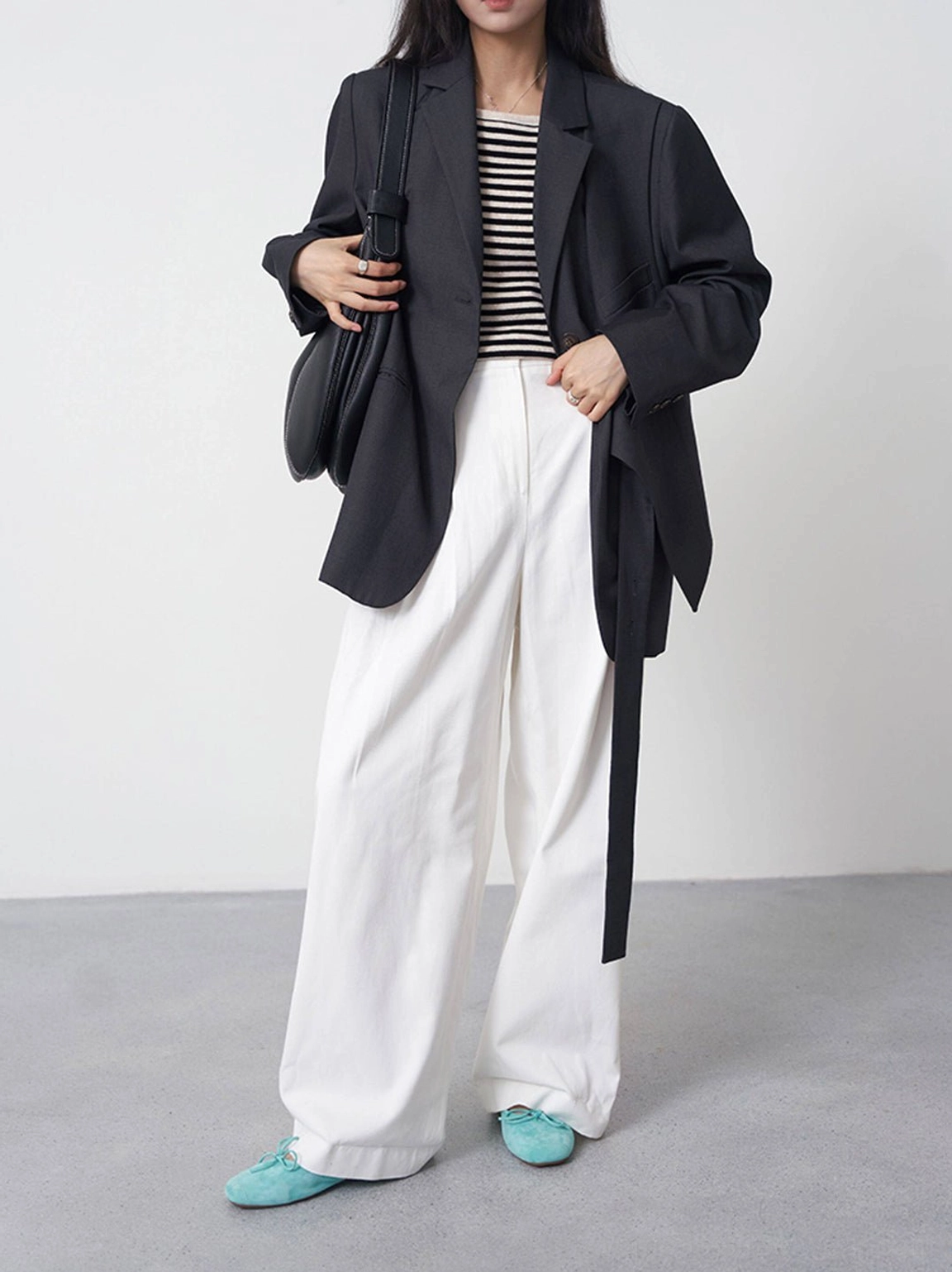 Elegant square-toe bow flats with soft lining for everyday city styling and casual outfits