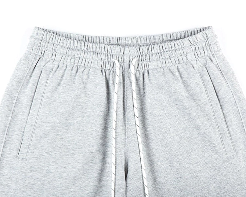 Relaxed fit 280 gsm cotton sweat shorts with minimalist design for modern urban streetwear outfits