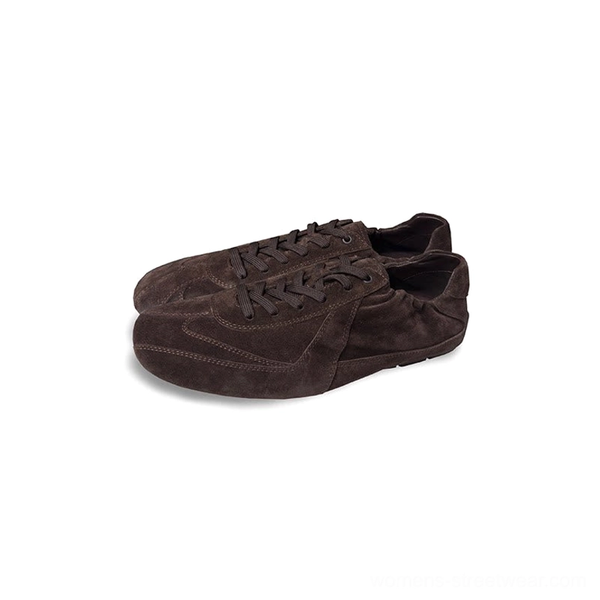 Everyday suede streetwear sneakers with a rounded toe, flat sole, and versatile minimalist German trainer profile