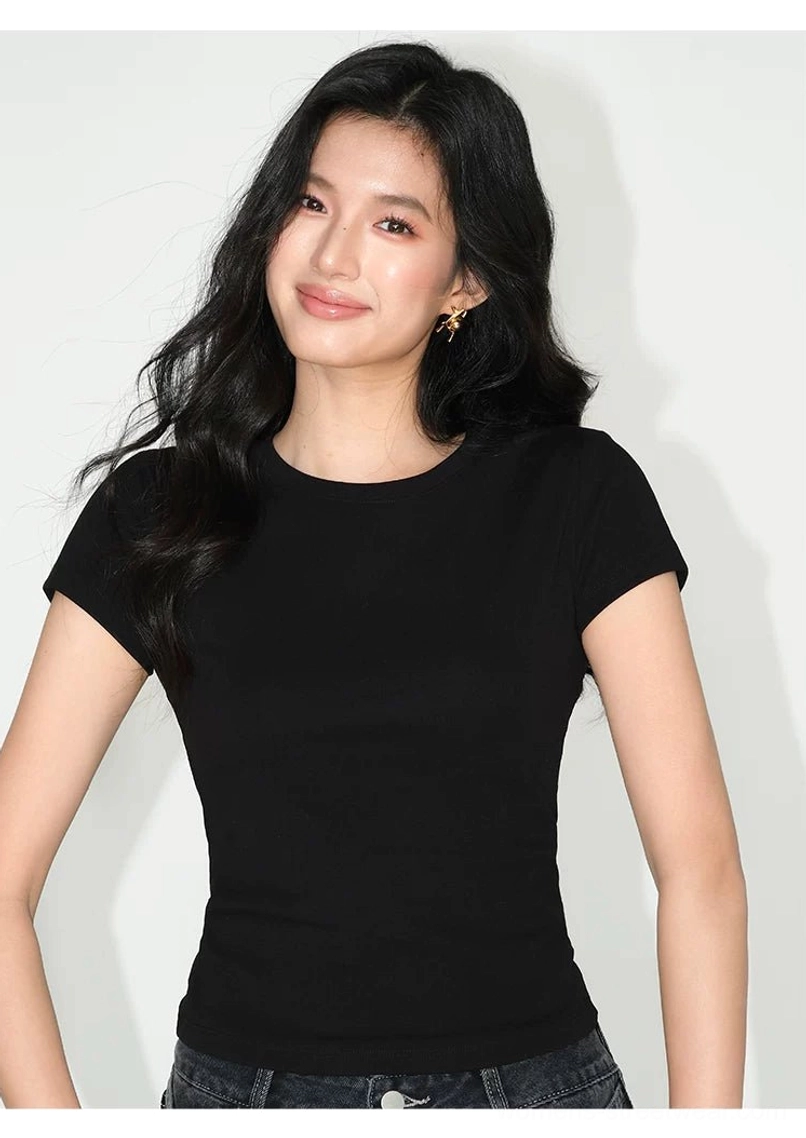 black fitted crew neck t-shirt upper body close up shot stretchy slim fit clean round neckline detail