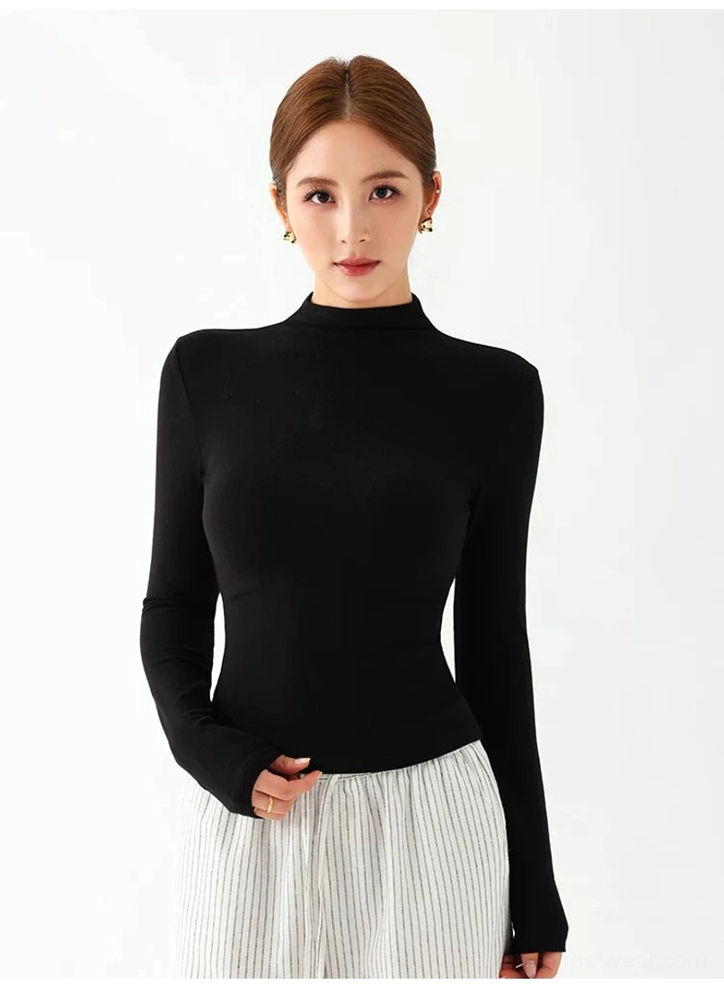 Fitted women's mock neck long sleeve shirt for Korean style Acubi and minimalist fashion looks