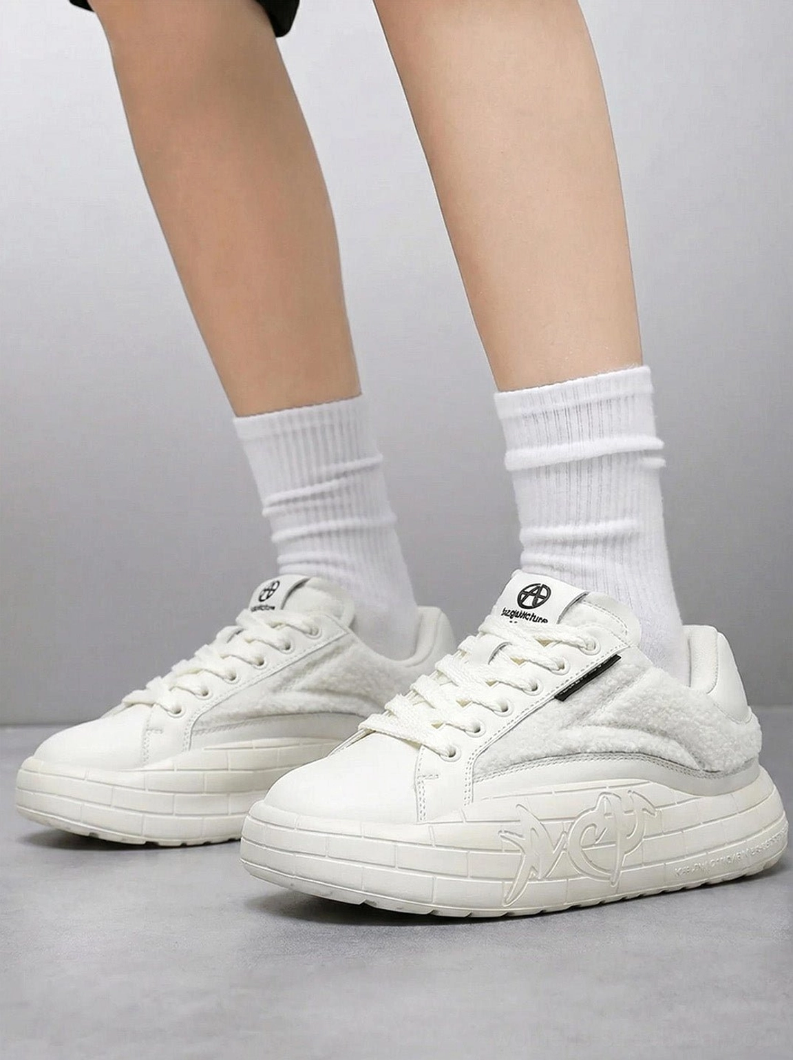 Black and white fleece-panel platform sneaker color options for Y2K and Korean streetwear styling