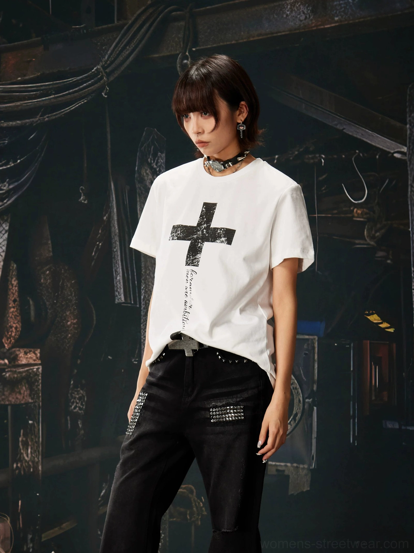Gothic cross script graphic cotton streetwear T-shirt crew neck and short sleeve design detail