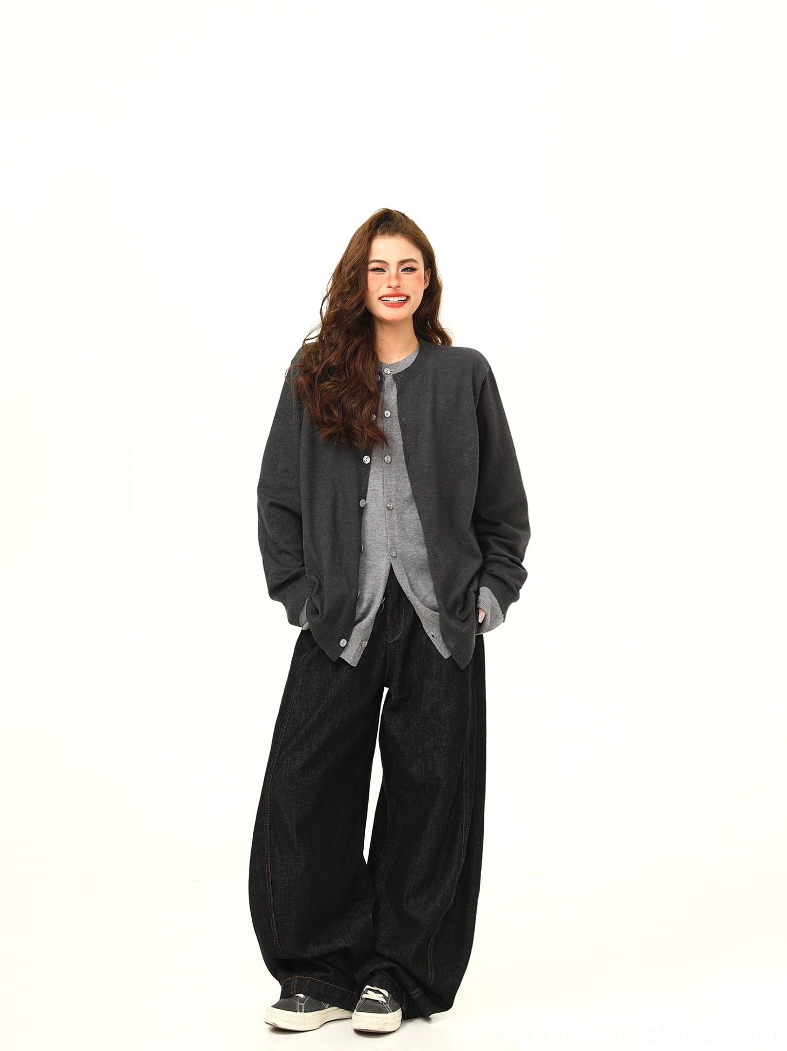 Front view of a women’s gray button-front cardigan with round neck, soft texture, straight hem, and loose streetwear silhouette
