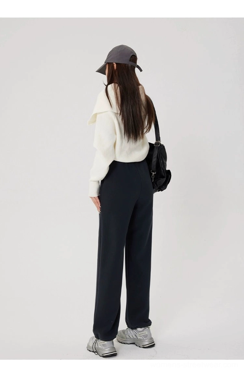 Back view of relaxed gray fleece-lined straight-leg sweatpants styled with a bucket hat and crossbody bag for a casual Korean streetwear look