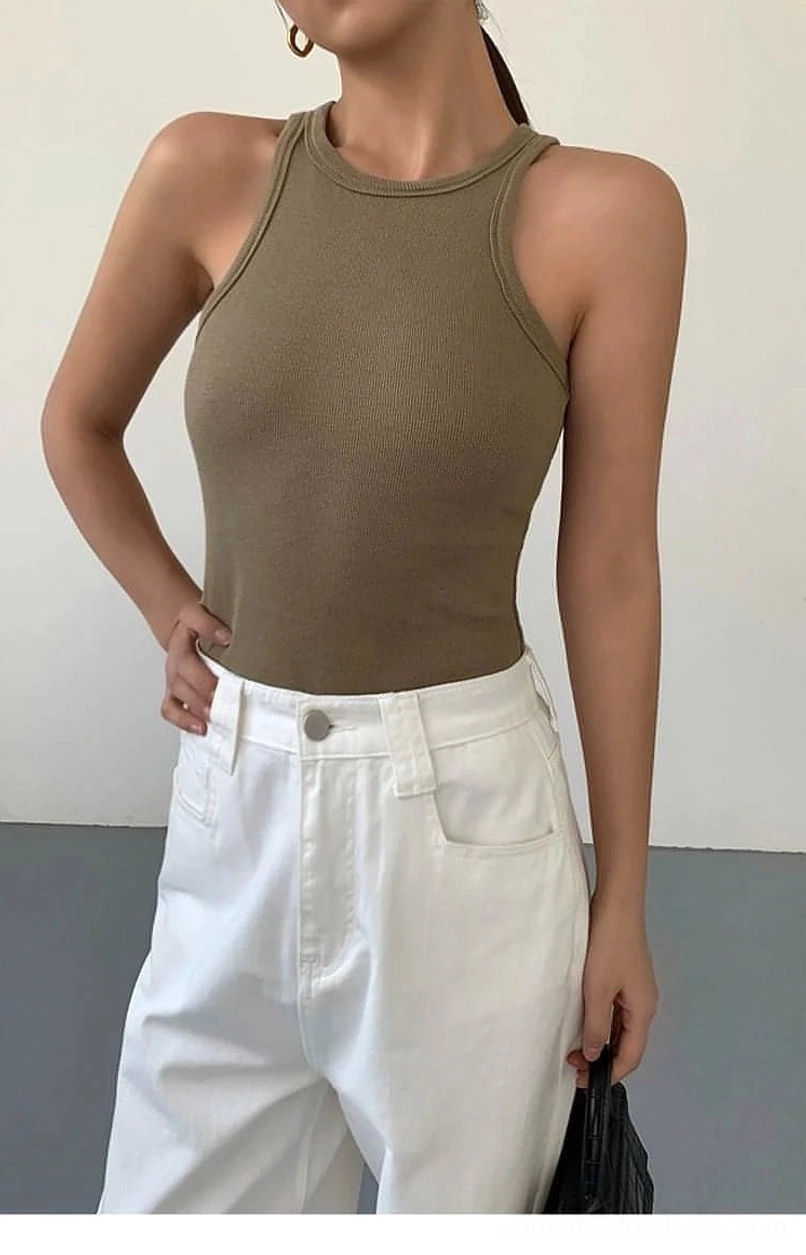 Gray ribbed knit tank top street style inspiration for minimal casual everyday wearing
