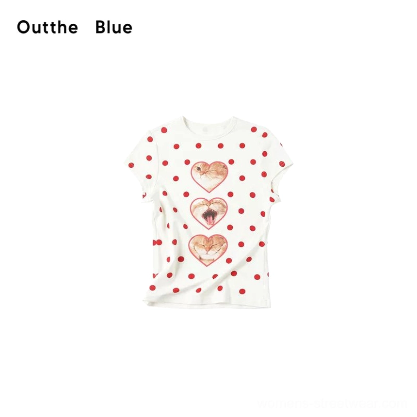 Heart cat polka dot slim-fit cropped T-shirt in off-white with red dots and three front cat prints for Y2K streetwear styling