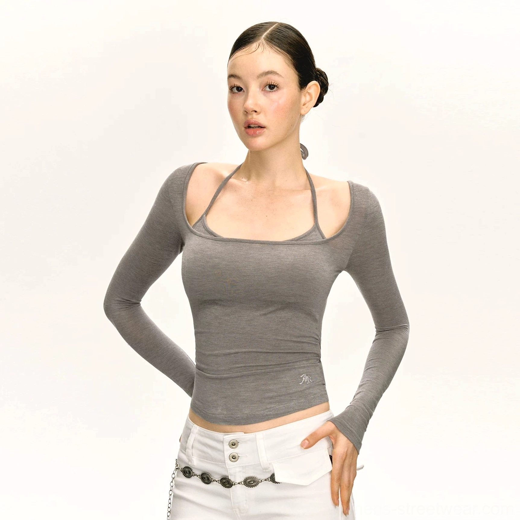 Heather gray double strap scoop neck fitted long sleeve crop top styled with white low-rise pants and chain belt