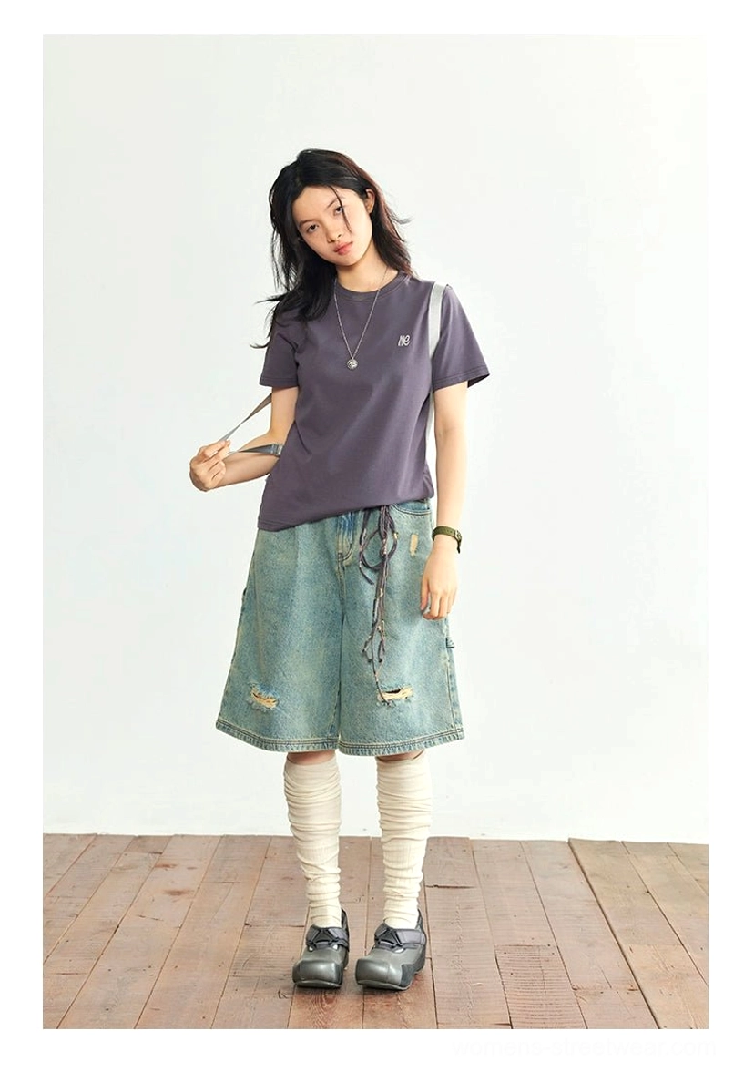 Heather gray minimalist embroidered logo crew neck t-shirt korean fashion restraint intention