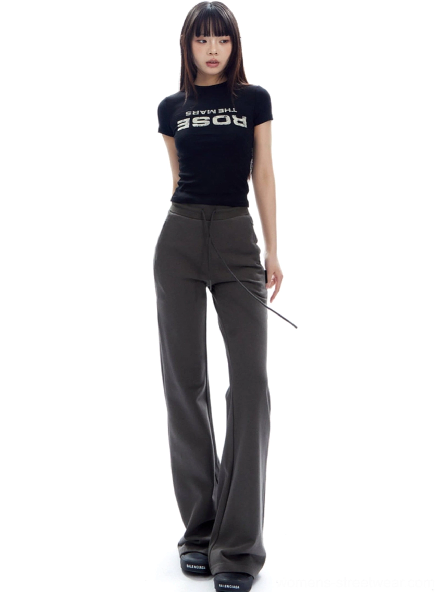 High-waist flared streetwear sweatpants product image highlighting the long leg silhouette and relaxed everyday styling