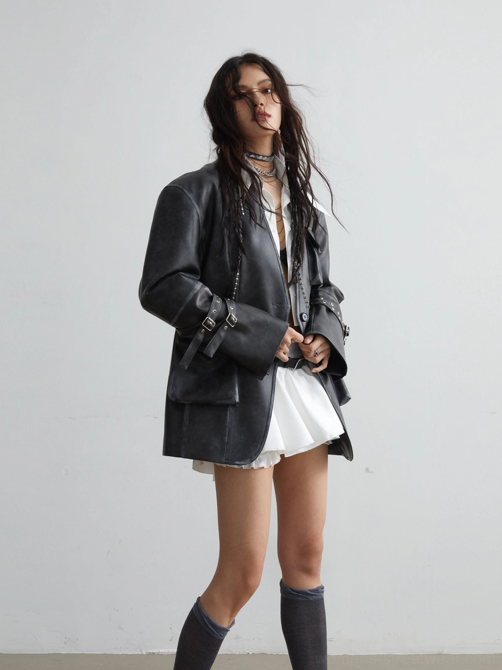 High waisted white ruffled mini skirt with contrast black belt Seoul fashion product view