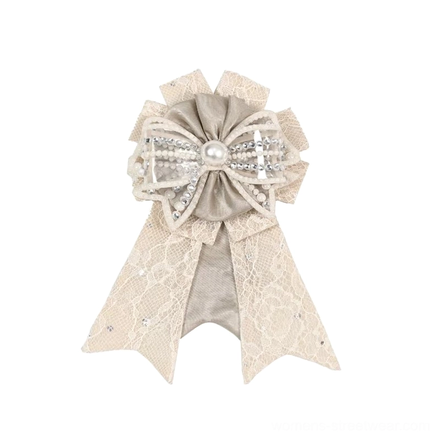 Crystal brooch accessory option for styling an ivory faux fur lace capelet and vintage Lolita outfit